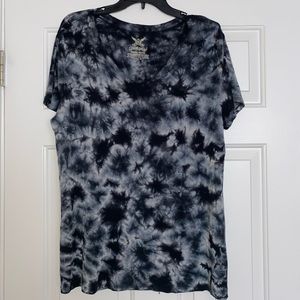 TREND ALERT: Tie Dye Short Sleeve V-Neck Tee!